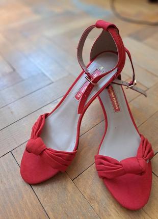 Нові яскраві босоніжки dorothy perkins
