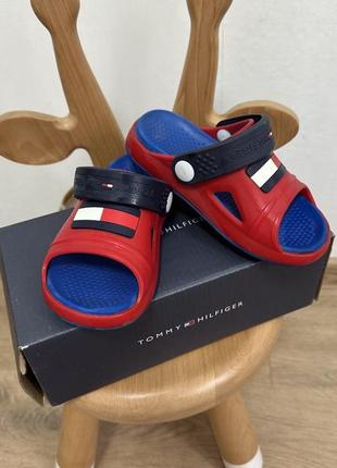 Резиновые шлепанцы Tommy hilfiger