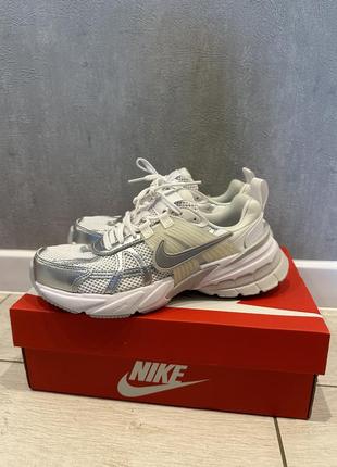 Кроссовки nike v2k run (runtekk)