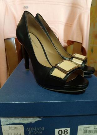 Туфлі armani.