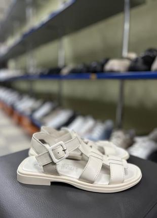 Босоножки в наличии