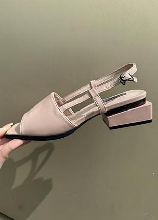 Стильные женские босоножки