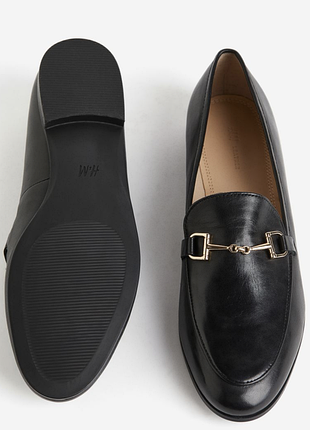 Стильные базовые кожаные лоферы