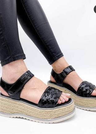 Стильні жіночі босоніжки