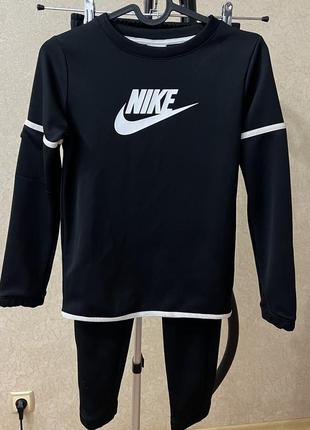 Костюм nike р.s 128-137 на 7-8-9-10 лет