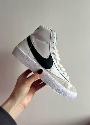 Жіночі шкіряні кросівки nike blazer mid vintage 77 white black найк блейзер