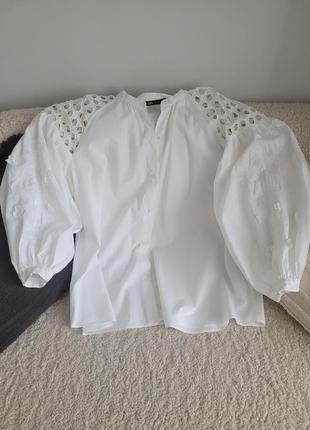 Шикарная блузка с обьемными вышитыми рукавами