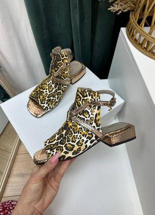 Оригинальные босоножки тигра тренд