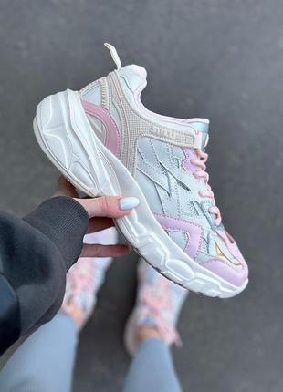 Кросівки жіночі.