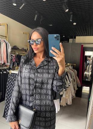 Костюм в стилі loewe
