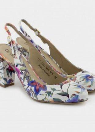 Босоножки лаковые кожаные