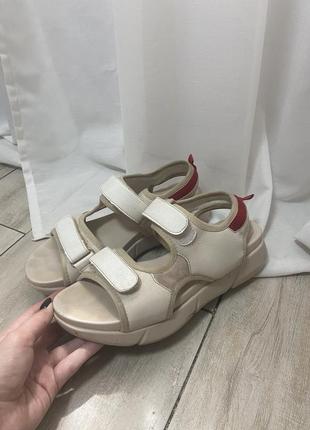 Женские босоножки
