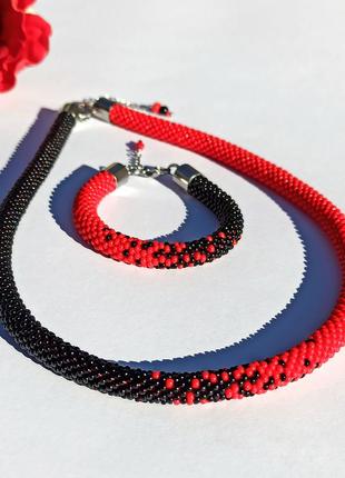 Сет красно - черный ожерелье и браслет. ожерелье из бисера ручной работы. браслет из бисера ручной работы.