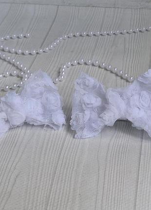 Белые бантики для первых хвостиков