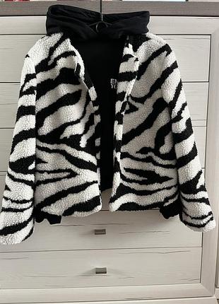 Куртка шубка декоративная акцентная без застежки черно белая принт зебры