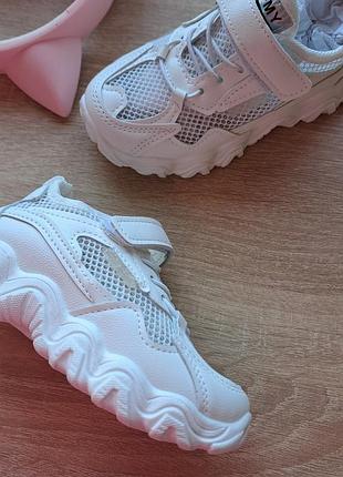 Белые кроссовки👍