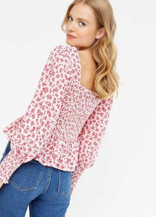 Квіткова блуза резинка  з віскози з широкими рукавами з манжетами