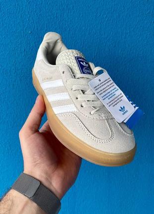 Кроссовки adidas gazelle indoor бежевые женские / мужские3 фото