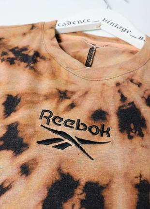 Жіноча ексклюзивна кастомна вінтажна оверсайз кроп топ футболка reebok tiedye з 90х. american vintage crop top retro kappa y2k 00s5 фото