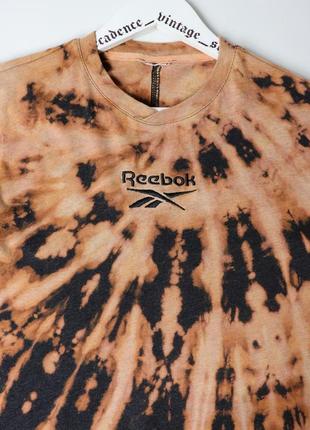 Жіноча ексклюзивна кастомна вінтажна оверсайз кроп топ футболка reebok tiedye з 90х. american vintage crop top retro kappa y2k 00s4 фото