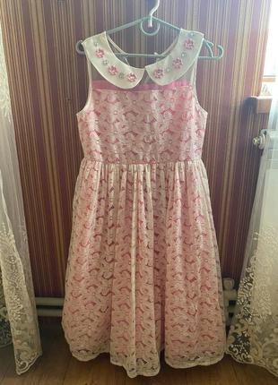 Розовое нарядное платье для девочки без рукавов