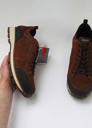 Кросовки на мембране