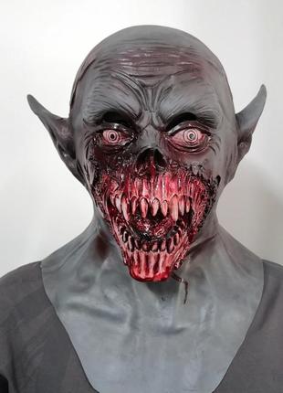 Латексная маска вампир aurora серый2 фото