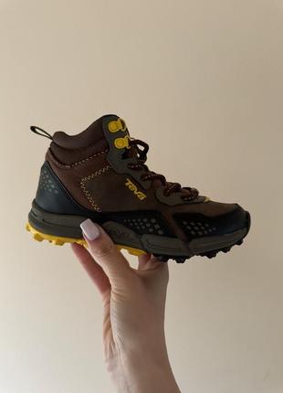 Дитячі демісезонні черевики teva escape mid boys