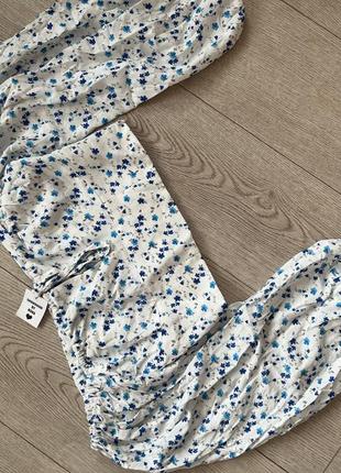 Топ з обʼємними рукавами на завʼязках в квітковий привет