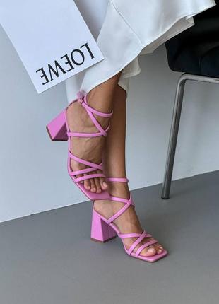 Трендові босоніжки8 фото