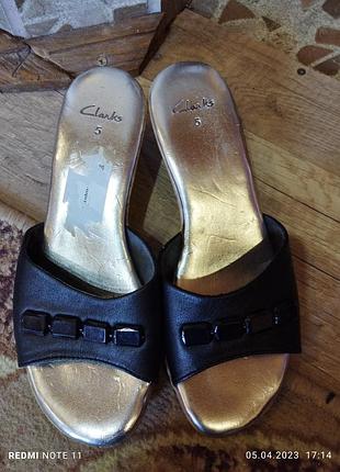 Кожаные фирменные шлепанцы