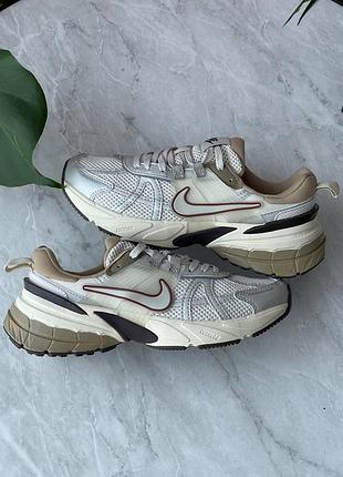 Жіночі кросівки nike v2k run light orewood brown beige