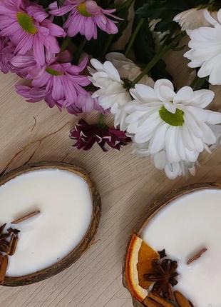 Свічка в кокосі