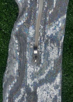 Сяючі ботфорди в паєтки