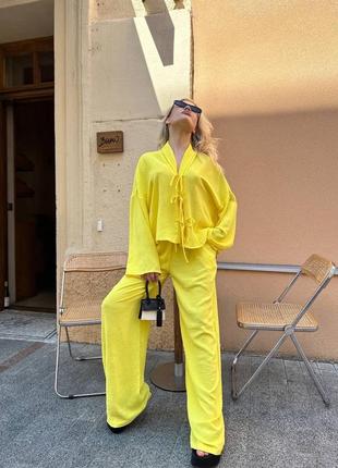 Яскравий незвичайний креповий оверсайз костюм жіночий комплект сорочка і широкі штани палаццо