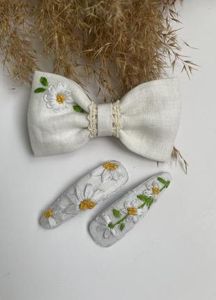 Бант с вышивкой