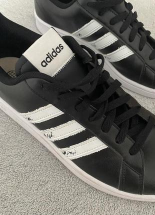 Кроссовки adidas