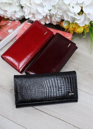 Жіночий стильний та якісний гаманець з натуральної шкіри червоний6 фото