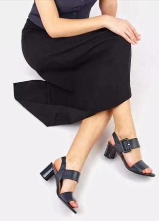 Шкіряні жіночі босоніжки на товстих підборах  caprice 🇩🇪 37-38 розмір2 фото