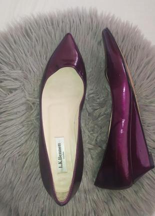 Остроносые лодочки на танкетке