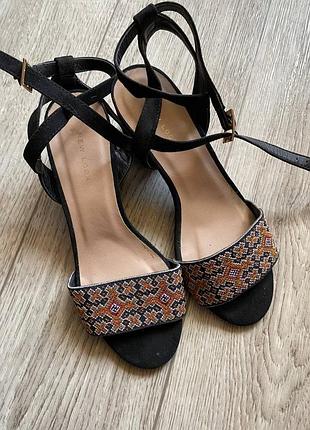 Босоніжки жіночі new look