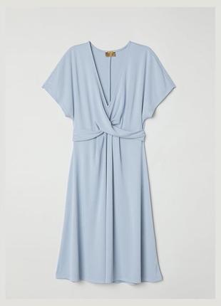 Блакитна сукня h&m s приталеного силуету з вільним низом