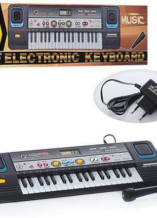 Дитяча іграшка синтезатор mq3782 мікрофон 37 клавіш працює від мережі