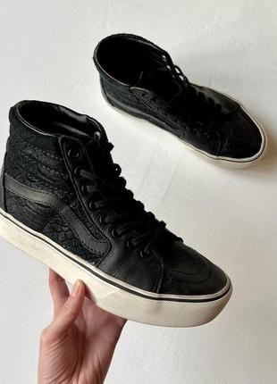 Високі шкіряні кеди vans!