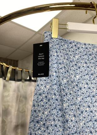 Мини-юбка с разрезом, в цветочек бренда na-kd3 фото