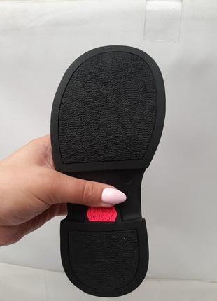 Туфлі дитячі білі з чорним ведмедик на липучці з супінатором шкіряна устілка каблучок