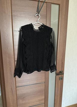 Блузка женская нарядная кружевная черная с рукавами.