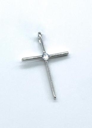 Серебряный крестик с белым фианитом в стиле минимализм