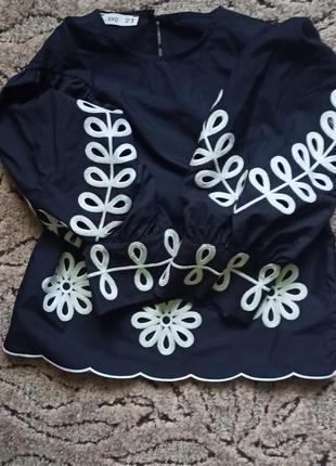 Нова кофта з шикарними рукавами.розмір s але ідеально буде і на м.заміри надам