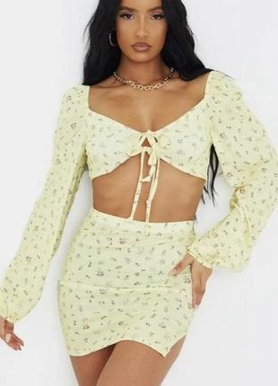 Красивый стильный летний топ в цветочки prettylittlething, xs-s